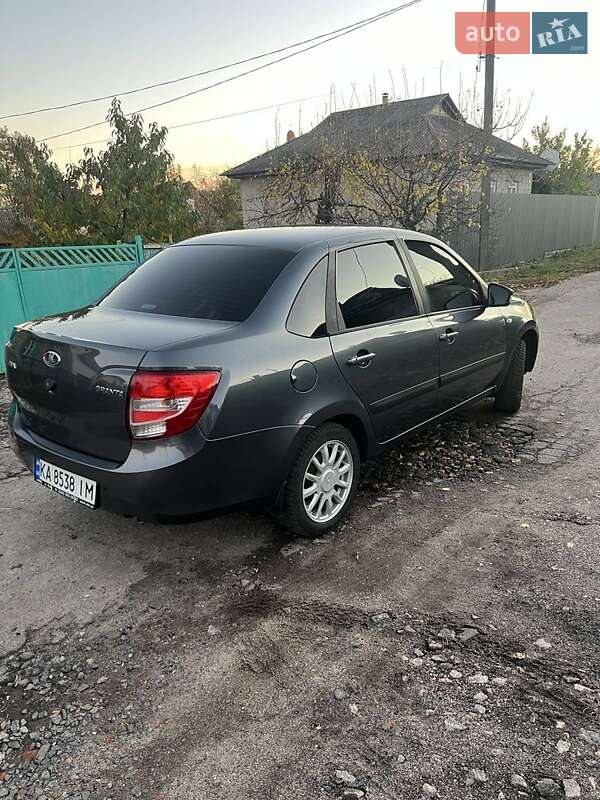 Седан ВАЗ / Lada 2190 Granta 2015 в Кобеляках