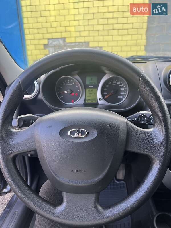 Седан ВАЗ / Lada 2190 Granta 2015 в Кобеляках