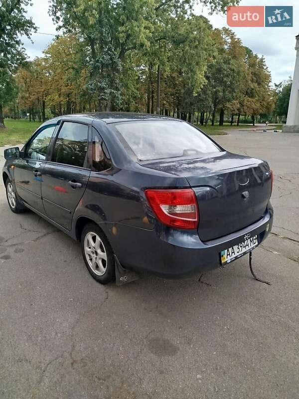 Седан ВАЗ / Lada 2190 Granta 2011 в Киеве
