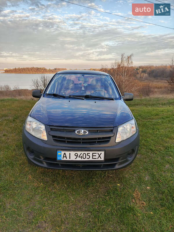 Седан ВАЗ / Lada 2190 Granta 2012 в Яготині
