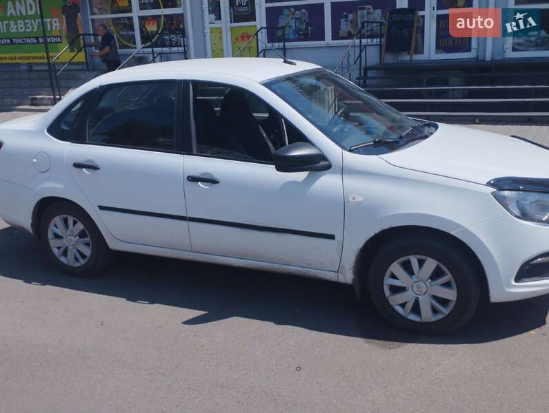 Седан ВАЗ / Lada 2190 Granta 2018 в Першотравенську