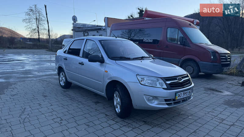 Седан ВАЗ / Lada 2190 Granta 2013 в Иршаве