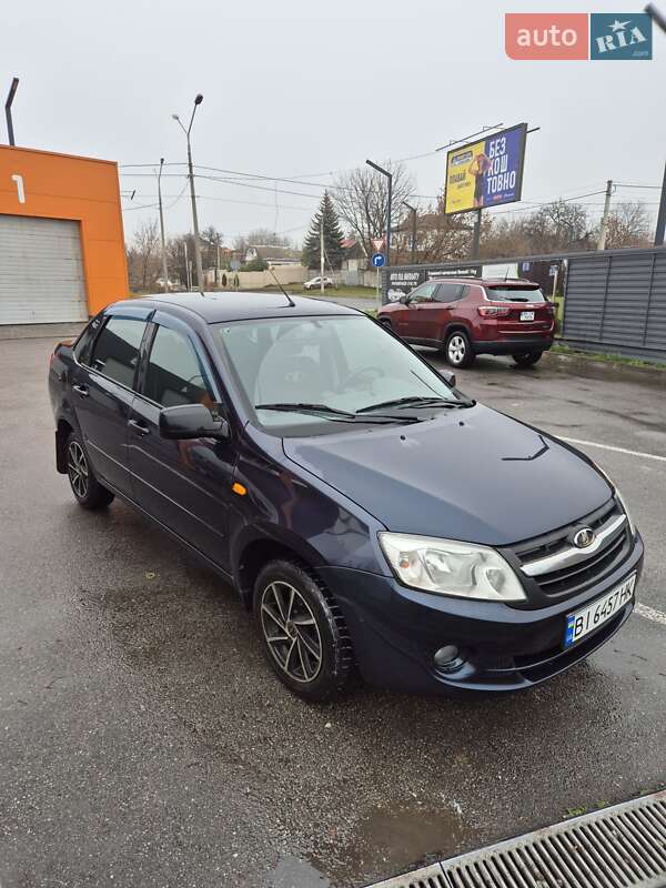 Седан ВАЗ / Lada 2190 Granta 2013 в Харькове