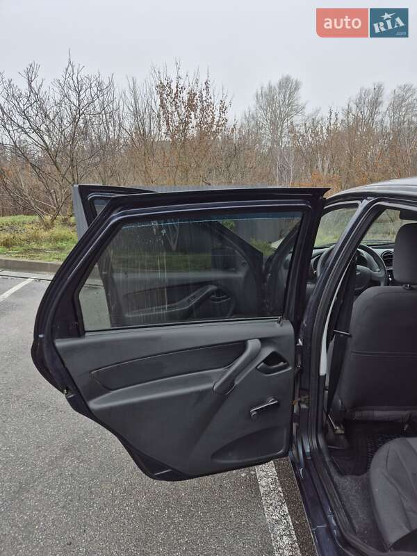 Седан ВАЗ / Lada 2190 Granta 2013 в Харькове