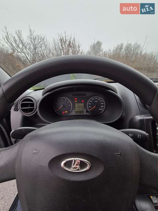 Седан ВАЗ / Lada 2190 Granta 2013 в Харькове