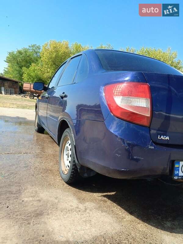 Седан ВАЗ / Lada 2190 Granta 2012 в Черкасах фото 5 Седан ВАЗ / Lada 2190 Granta 2012 в Черкасах