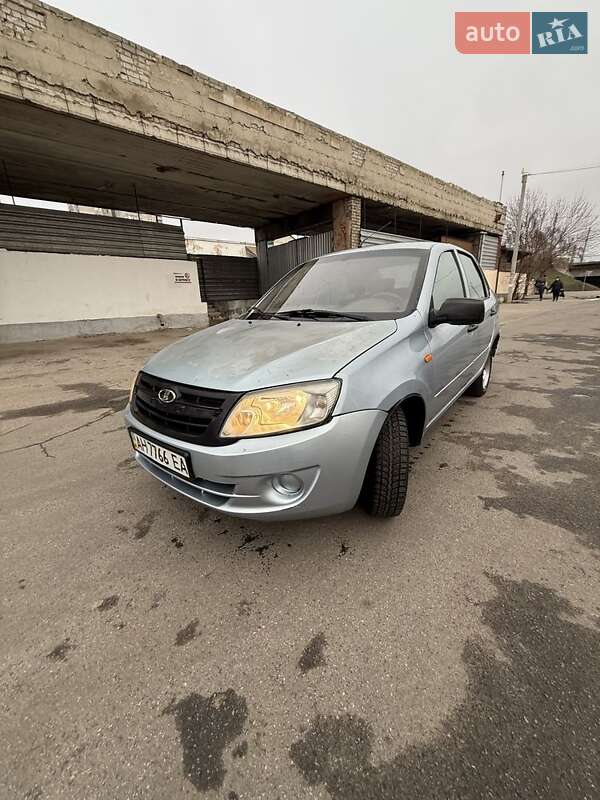 Седан ВАЗ / Lada 2190 Granta 2013 в Харькове фото 6 Седан ВАЗ / Lada 2190 Granta 2013 в Харькове