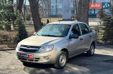Седан ВАЗ 2190 Granta 2013 в Киеве
