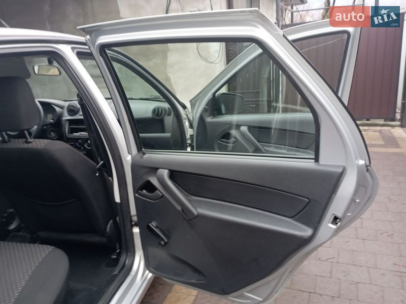 Седан ВАЗ / Lada 2190 Granta 2018 в Сваляве