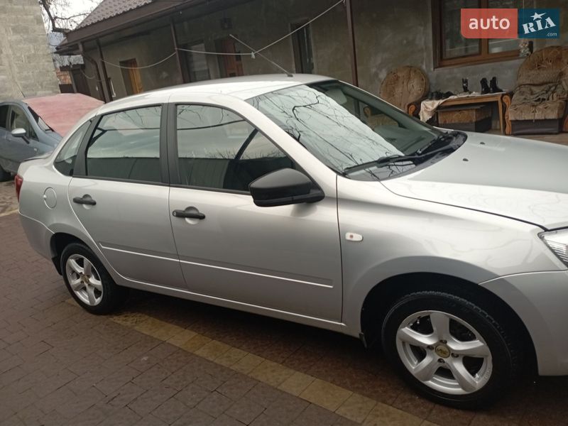 Седан ВАЗ / Lada 2190 Granta 2018 в Сваляве