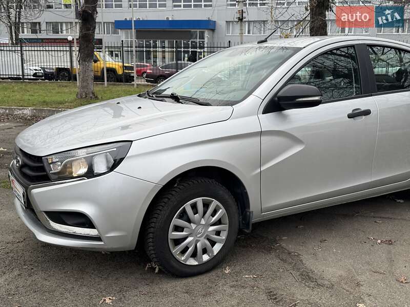 Седан ВАЗ / Lada Vesta 2021 в Киеве