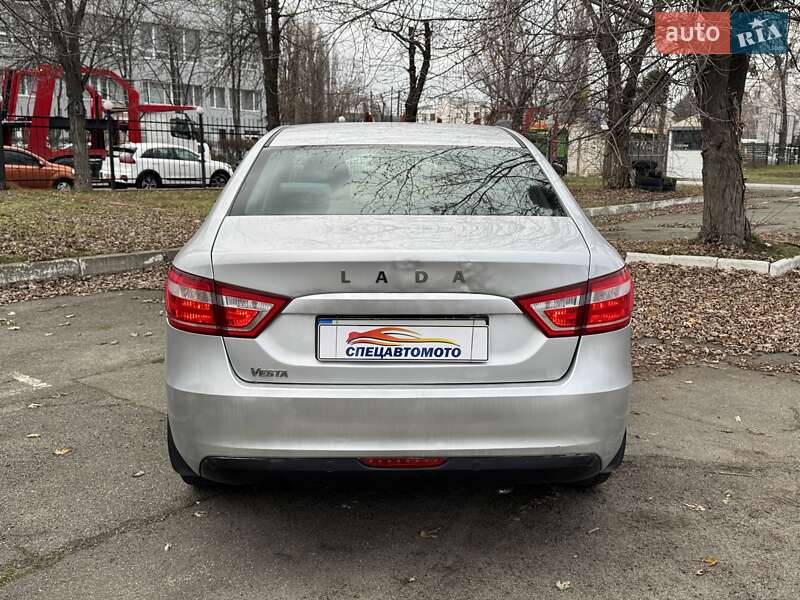 Седан ВАЗ / Lada Vesta 2021 в Киеве