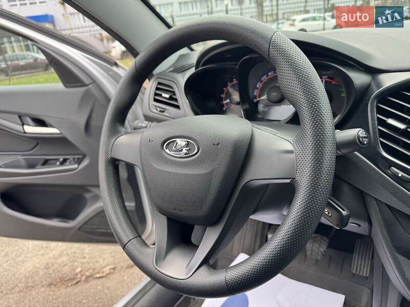 Седан ВАЗ / Lada Vesta 2021 в Киеве