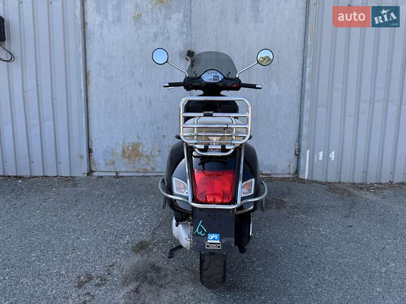 Максі-скутер Vespa GTS 2012 в Дніпрі