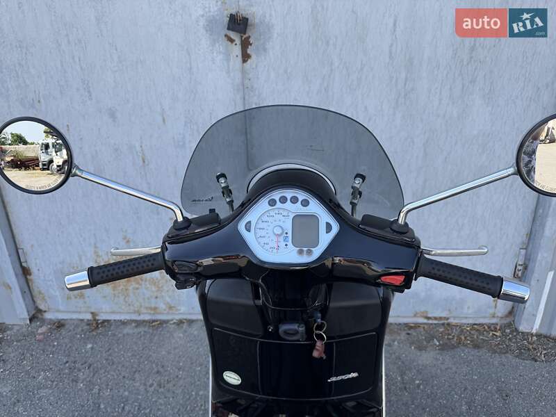 Максі-скутер Vespa GTS 2012 в Дніпрі