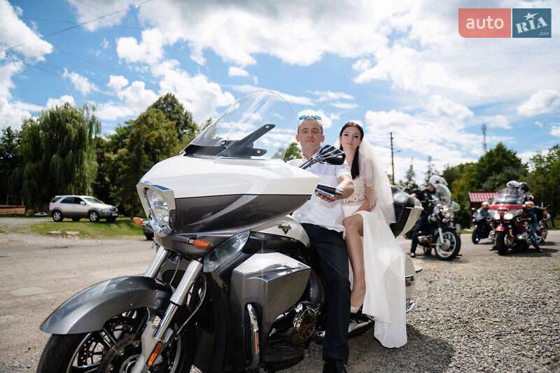 Мотоцикл Круизер Victory Cross Country 2015 в Ужгороде