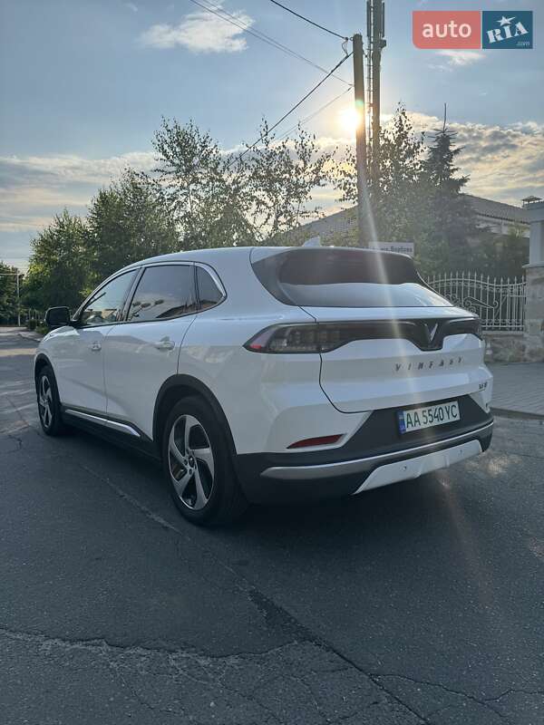 Внедорожник / Кроссовер VinFast VF-8 2022 в Киеве