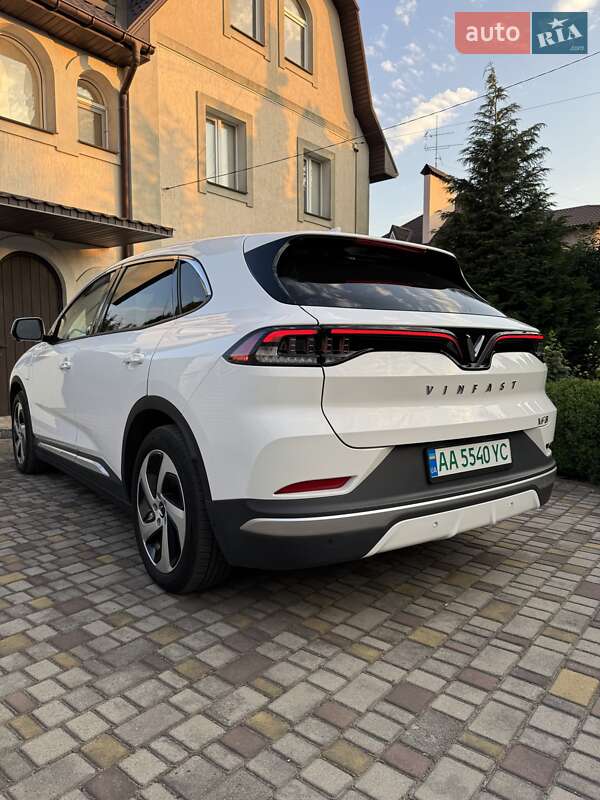 Внедорожник / Кроссовер VinFast VF-8 2022 в Киеве