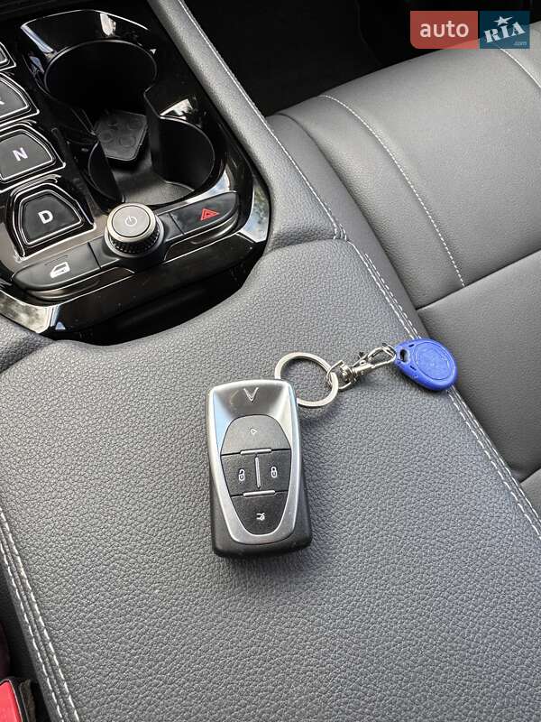 Внедорожник / Кроссовер VinFast VF-8 2022 в Киеве