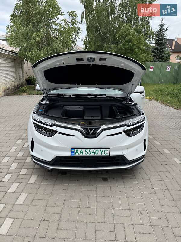 Внедорожник / Кроссовер VinFast VF-8 2022 в Киеве