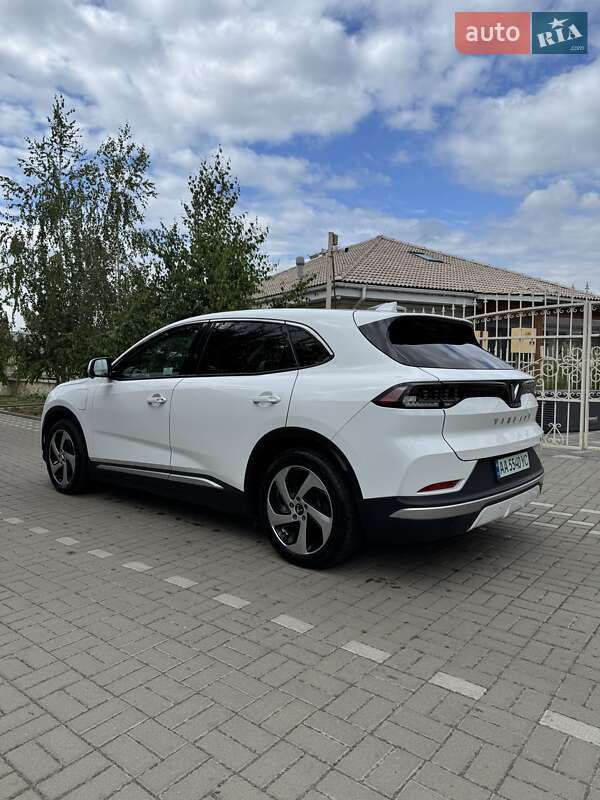 Внедорожник / Кроссовер VinFast VF-8 2022 в Киеве