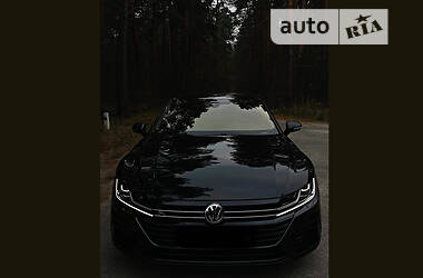 Лифтбек Volkswagen Arteon 2017 в Киеве