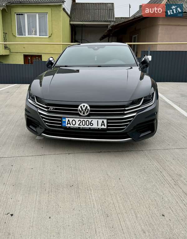 Лифтбек Volkswagen Arteon 2017 в Иршаве