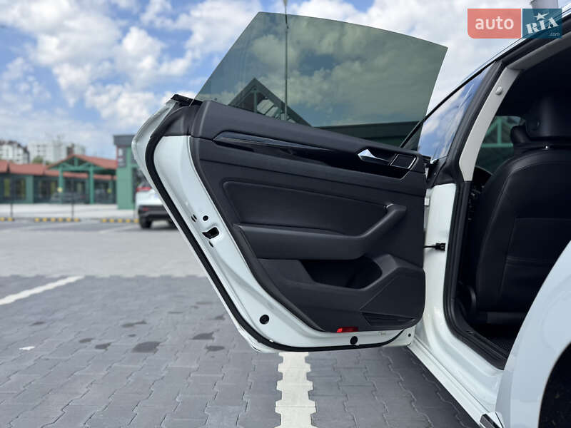 Лифтбек Volkswagen Arteon 2017 в Киеве