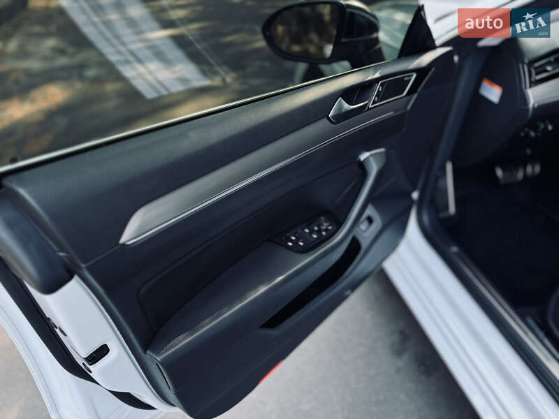 Лифтбек Volkswagen Arteon 2018 в Львове