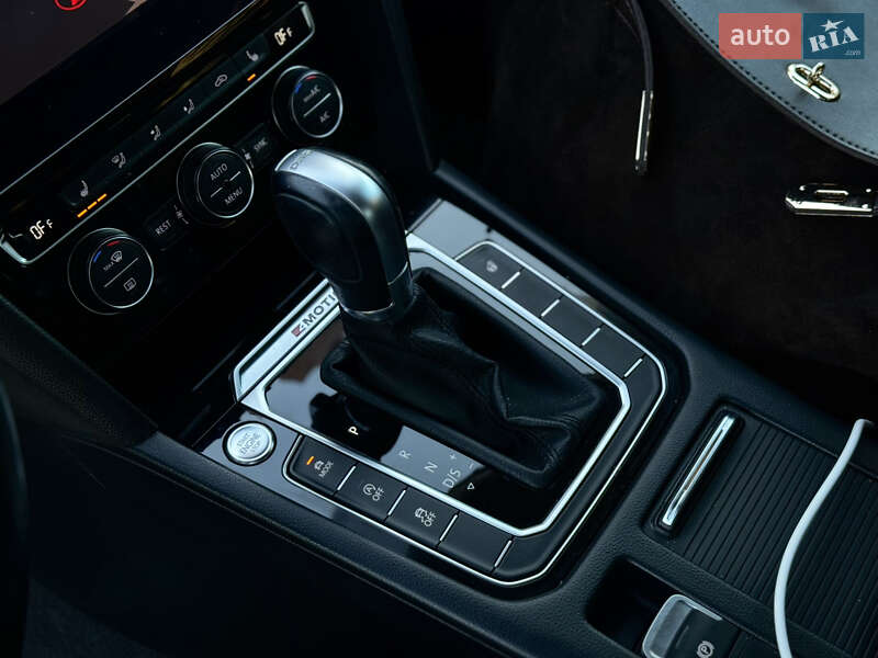 Лифтбек Volkswagen Arteon 2017 в Киеве фото 18 Лифтбек Volkswagen Arteon 2017 в Киеве