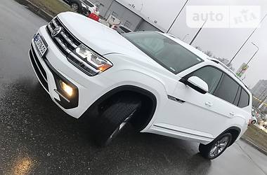 Позашляховик / Кросовер Volkswagen Atlas 2017 в 