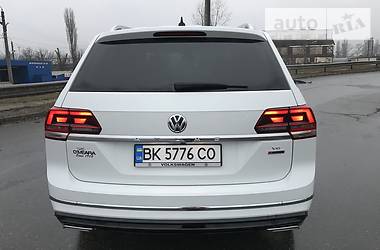 Позашляховик / Кросовер Volkswagen Atlas 2017 в 