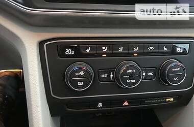 Позашляховик / Кросовер Volkswagen Atlas 2017 в 