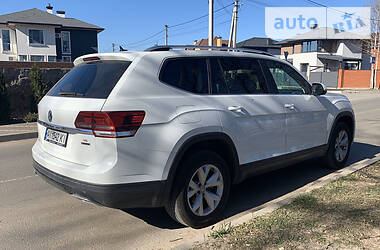 Позашляховик / Кросовер Volkswagen Atlas 2017 в 