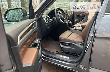 Позашляховик / Кросовер Volkswagen Atlas 2021 в 
