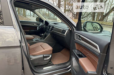 Позашляховик / Кросовер Volkswagen Atlas 2021 в 