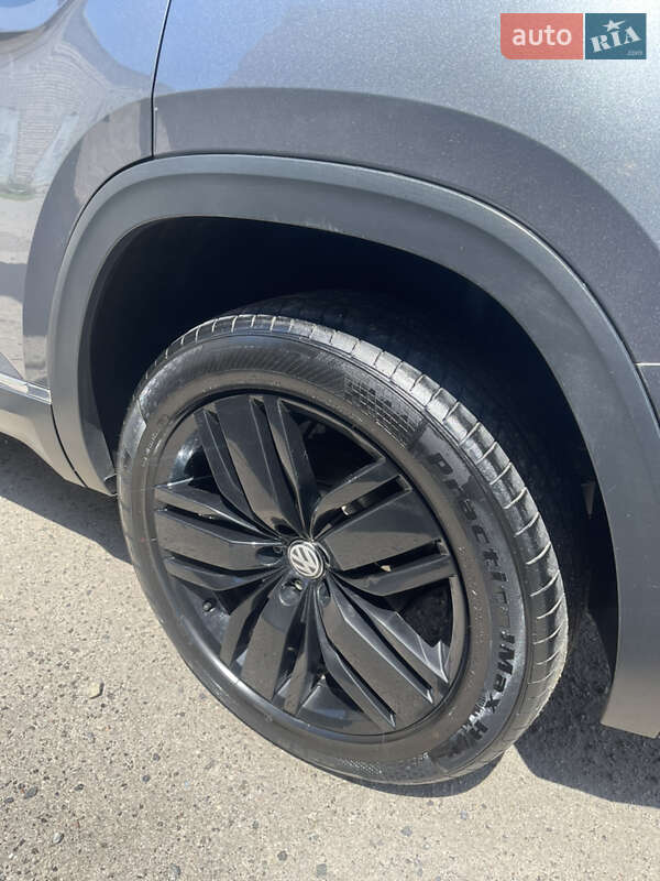 Позашляховик / Кросовер Volkswagen Atlas 2017 в Харкові