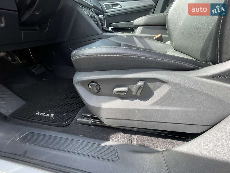 Позашляховик / Кросовер Volkswagen Atlas 2017 в Києві