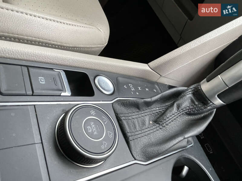 Внедорожник / Кроссовер Volkswagen Atlas 2017 в Киеве