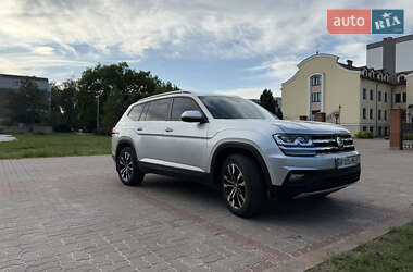 Позашляховик / Кросовер Volkswagen Atlas 2017 в 