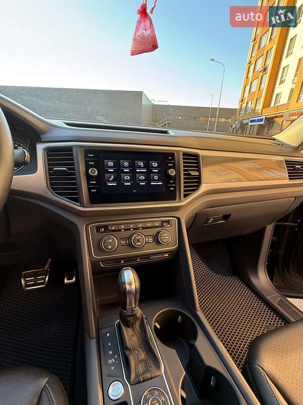 Внедорожник / Кроссовер Volkswagen Atlas 2018 в Вишневом