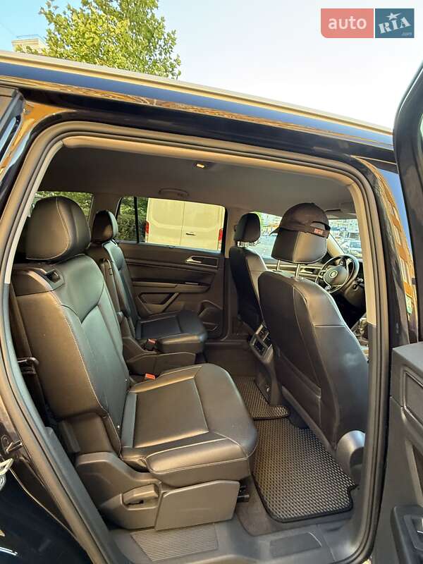 Внедорожник / Кроссовер Volkswagen Atlas 2018 в Вишневом