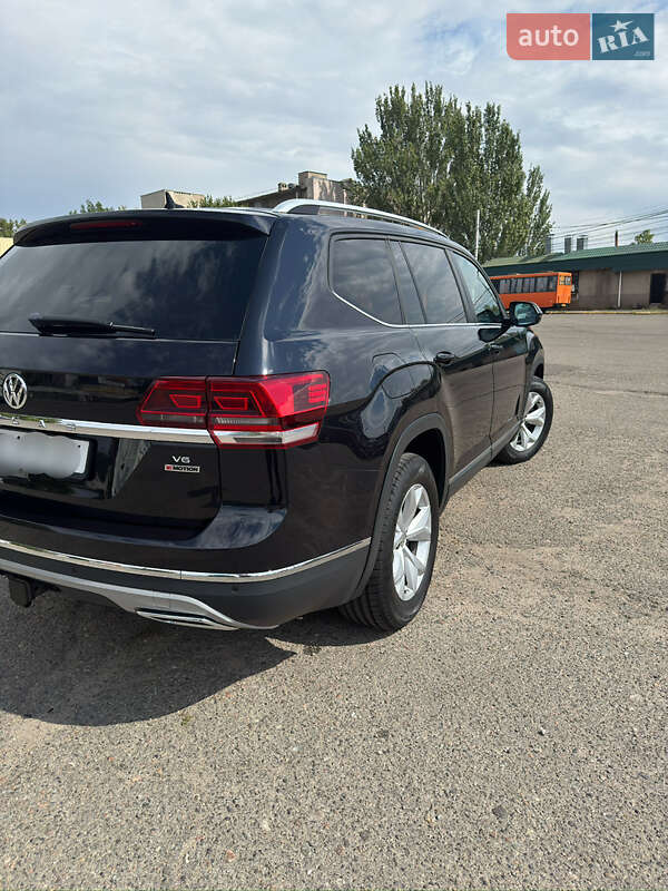 Позашляховик / Кросовер Volkswagen Atlas 2017 в Миколаєві