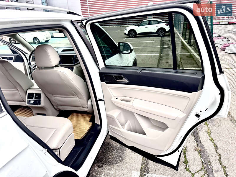 Внедорожник / Кроссовер Volkswagen Atlas 2018 в Киеве фото 16 Внедорожник / Кроссовер Volkswagen Atlas 2018 в Киеве