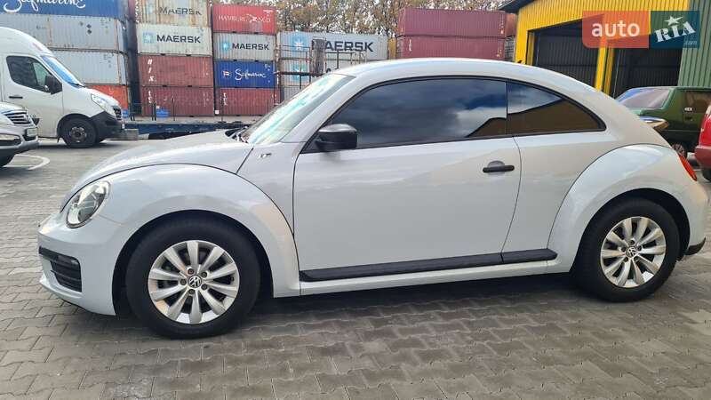 Хетчбек Volkswagen Beetle 2017 в Вишневому фото 6 Хетчбек Volkswagen Beetle 2017 в Вишневому