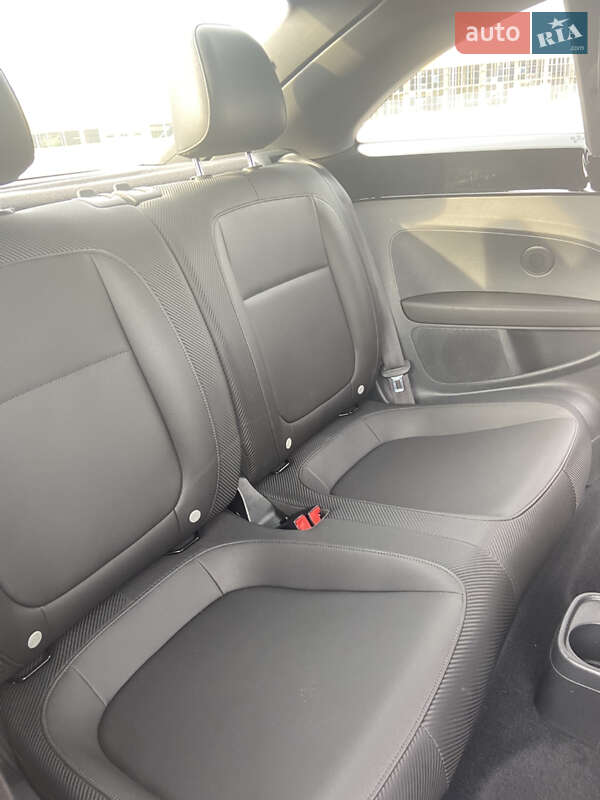 Хетчбек Volkswagen Beetle 2014 в Чернівцях