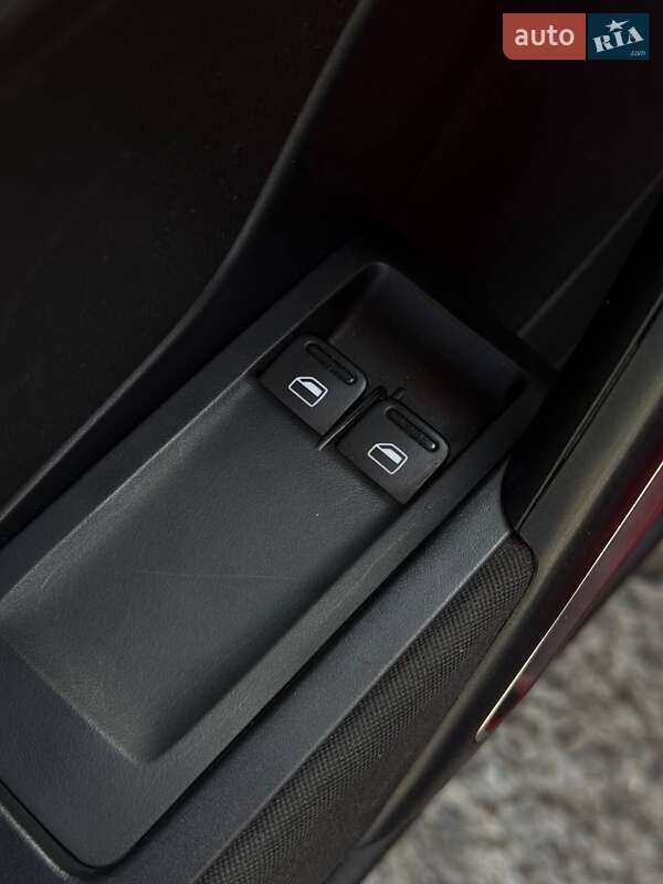 Хэтчбек Volkswagen Beetle 2012 в Днепре