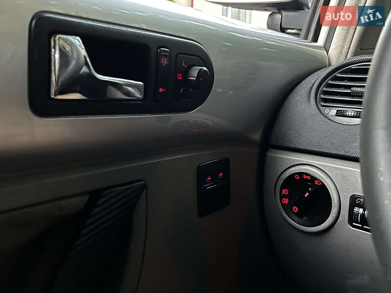 Хетчбек Volkswagen Beetle 1999 в Ужгороді