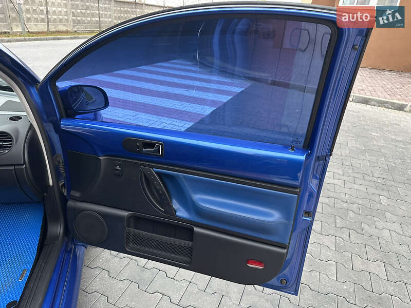 Хэтчбек Volkswagen Beetle 2003 в Киеве