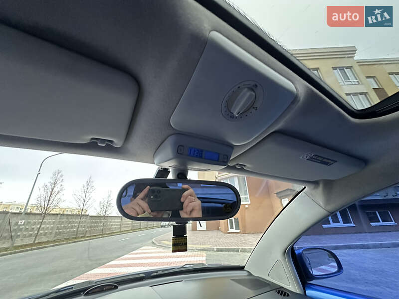 Хэтчбек Volkswagen Beetle 2003 в Киеве